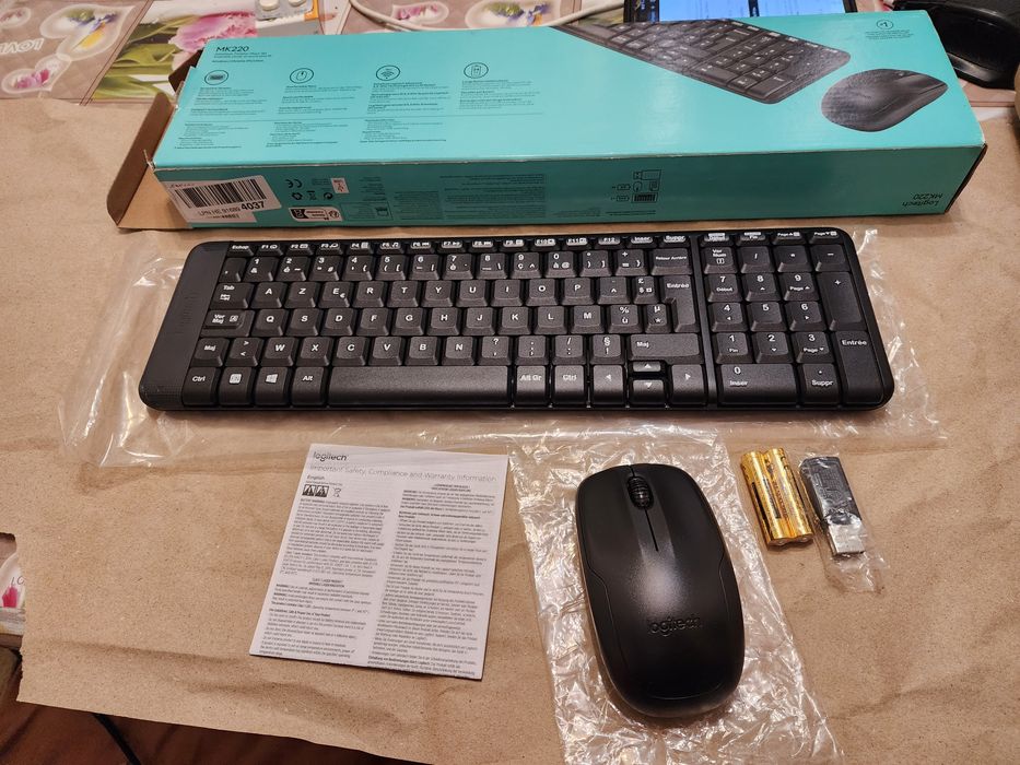 Клавіатура комп'ютерна Logitech MK220 з мишкою радіо