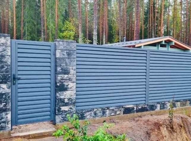 Паркан ранчо. Паркан Жалюзі. Металеві ворота. Металевий паркан.