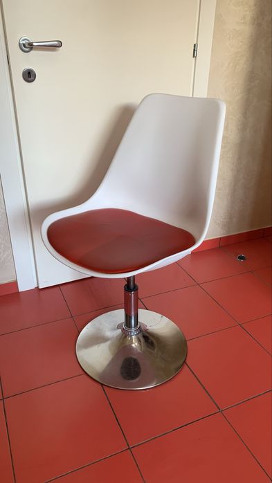 Барний стілець.  Хром/ Білий/Червоний