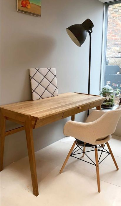 Biurko dębowe  z szufladą ręcznie wykonane z dębu - do domowego biura