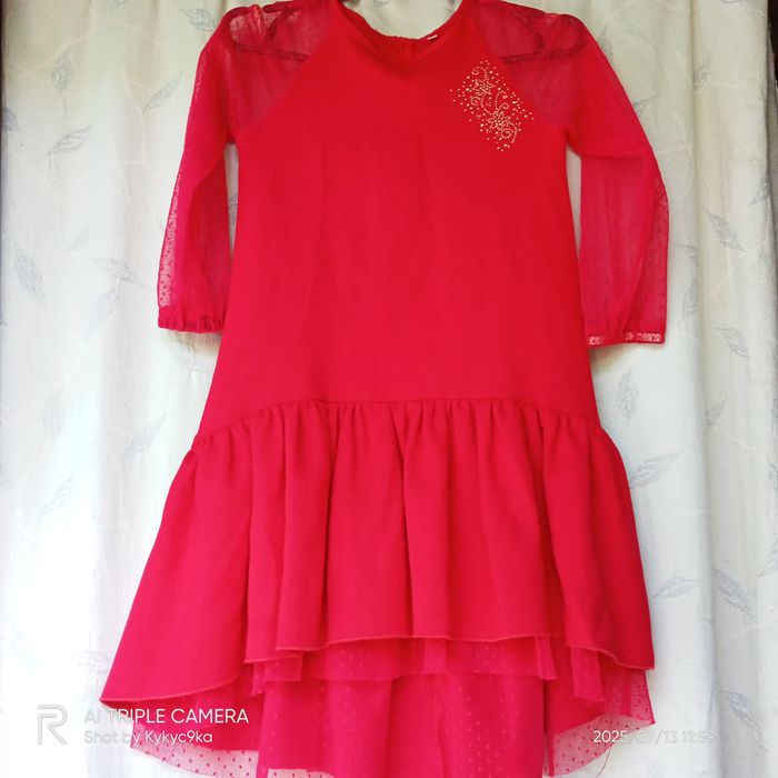 Чудова червона сукня