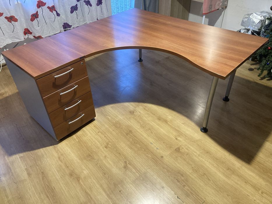 Sprzedam stòły biurowe - 6 sztuk