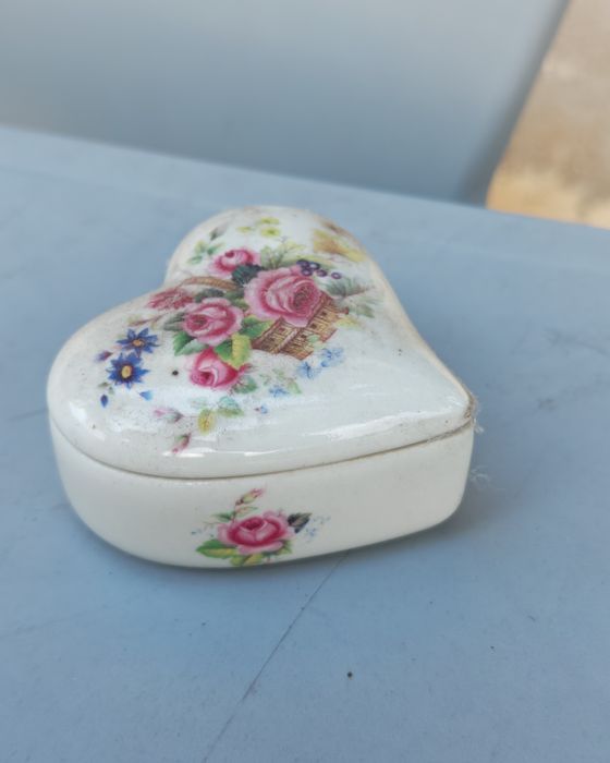 Peças antigas de porcelana