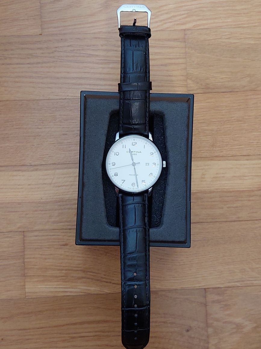 Продам фірмовий шкіряний годинник