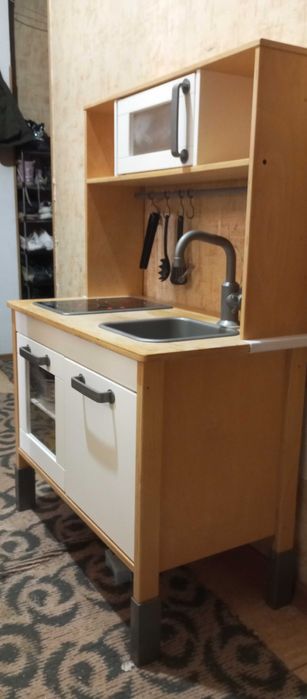 Дитяча кухня із дерева