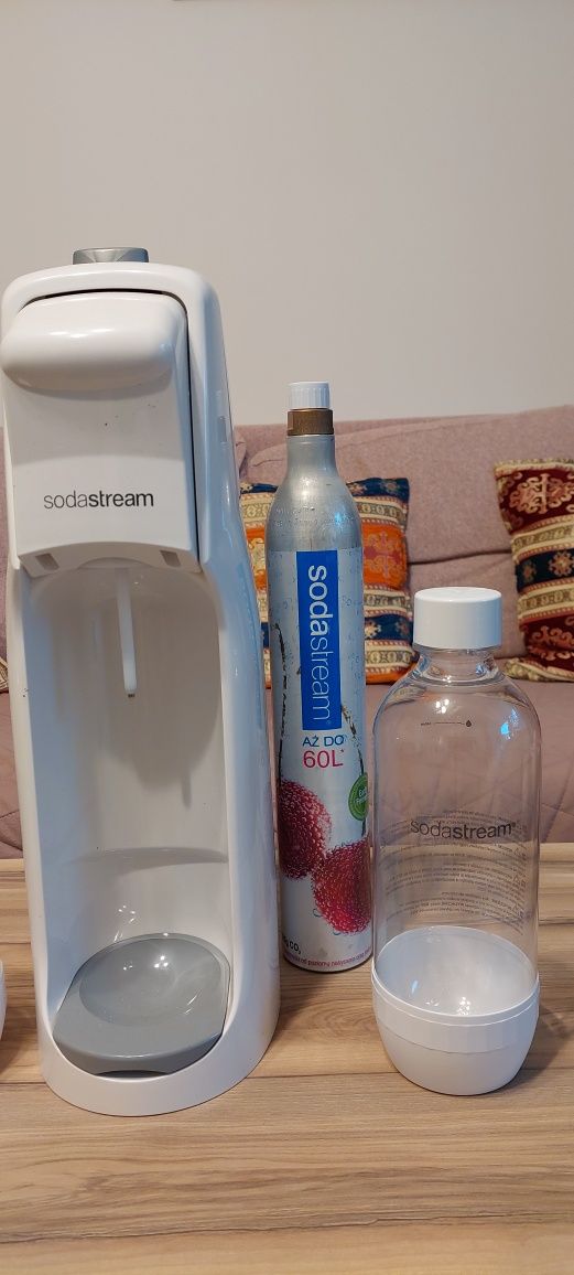 Saturator Sodastream + 2 butelki na wodę po 840ml każda +butla z gazem