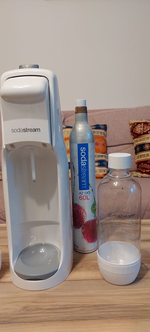 Saturator Sodastream + 1 butelka na wodę 840ml + butla z gazem