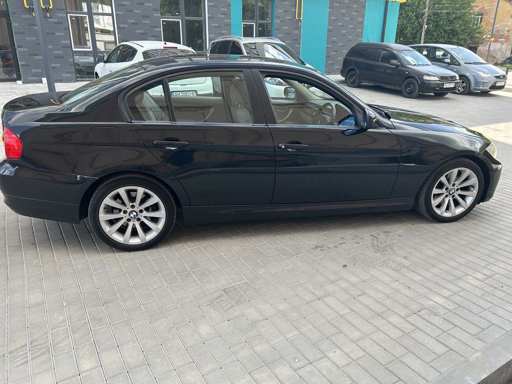 BMW 320 e90 рест2008  n47d20c праве кермо в Україні