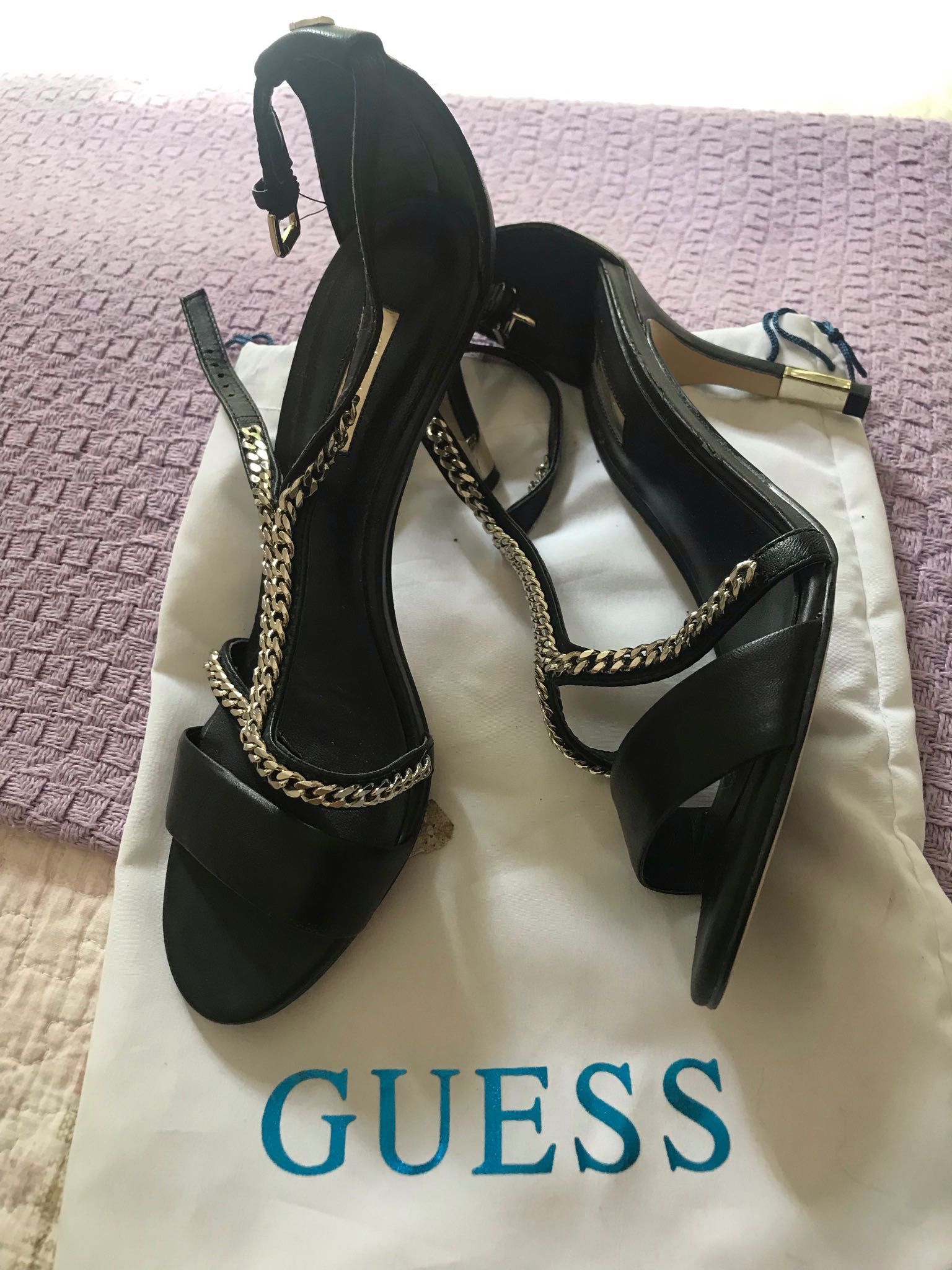 Sandálias Guess G