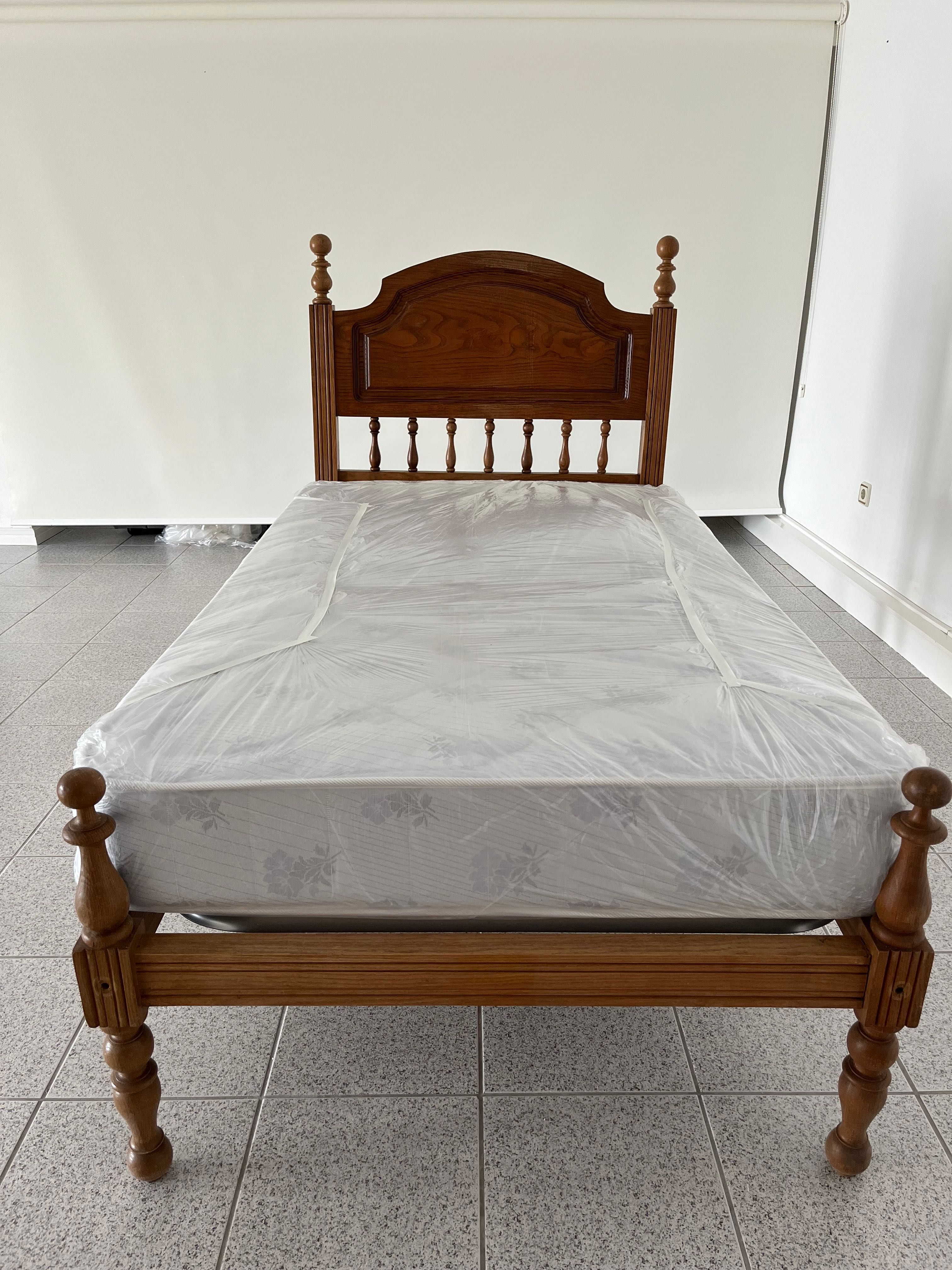 Vendo cama de solteiro+estrado+colchão