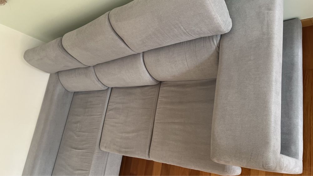 Sofa extensivel com chaise long e arrumação