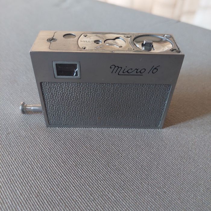 Máquina fotográfica mini, antiga