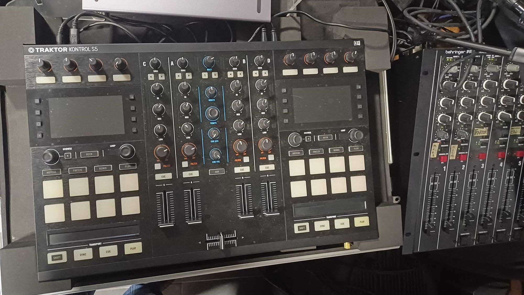 TRAKTOR DJ kontrol S5