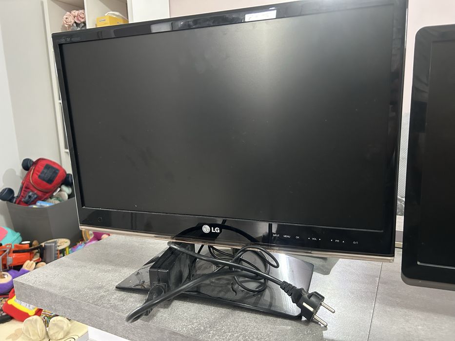 Monitor / telewizor LG M2250D-PZ