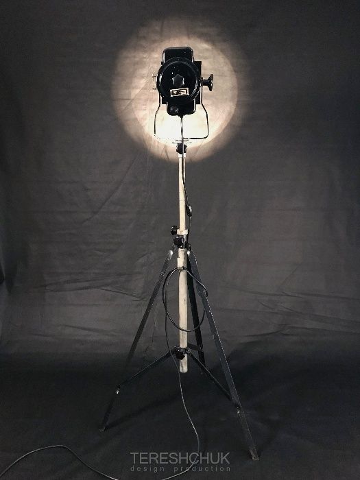 Кино прожектор на треноге напольный светильник ретро винтаж лофт loft