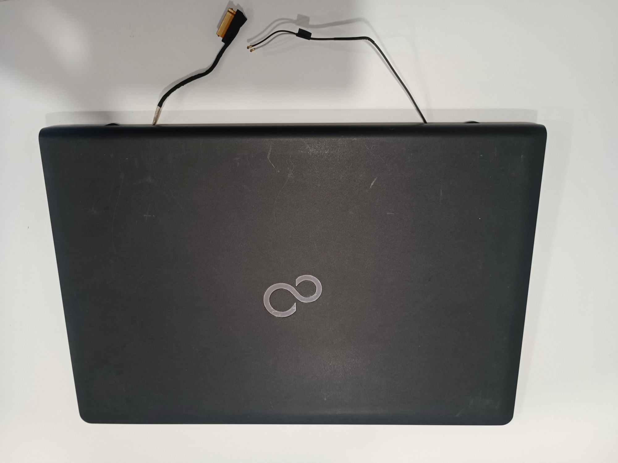 Klapa matrycy wraz z ramką do laptopa Fujitsu Lifebook A555