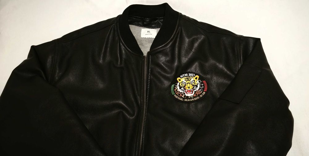 Blusão preto de napa