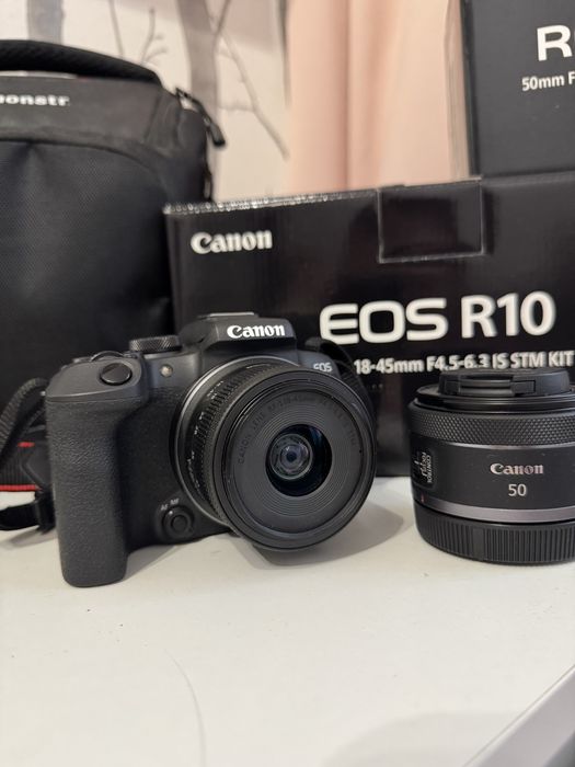Aparat bezlusterkowy CANON EOS R10
