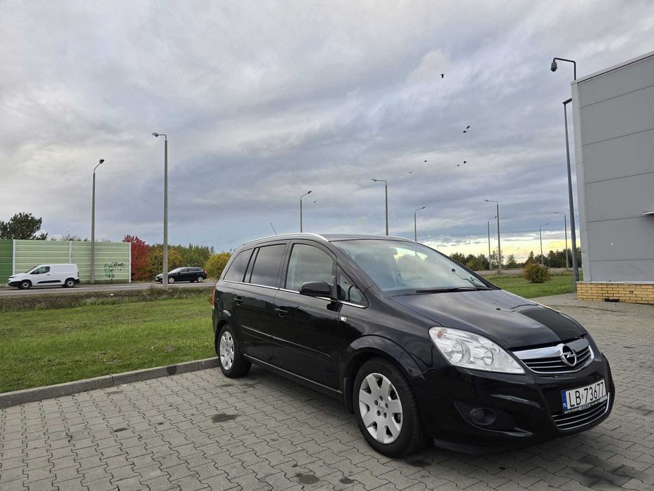 Opel Zafira 1,8 benz, 7 osobowy, dwa komplety kół, hak, od właściciela
