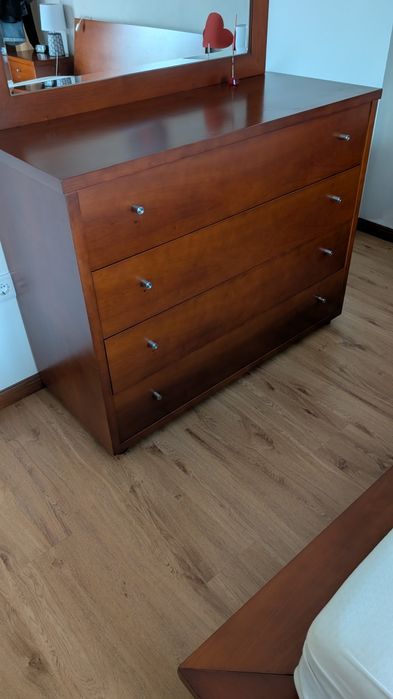 Móvel Móvel 4 gavetas+ espelho madeira