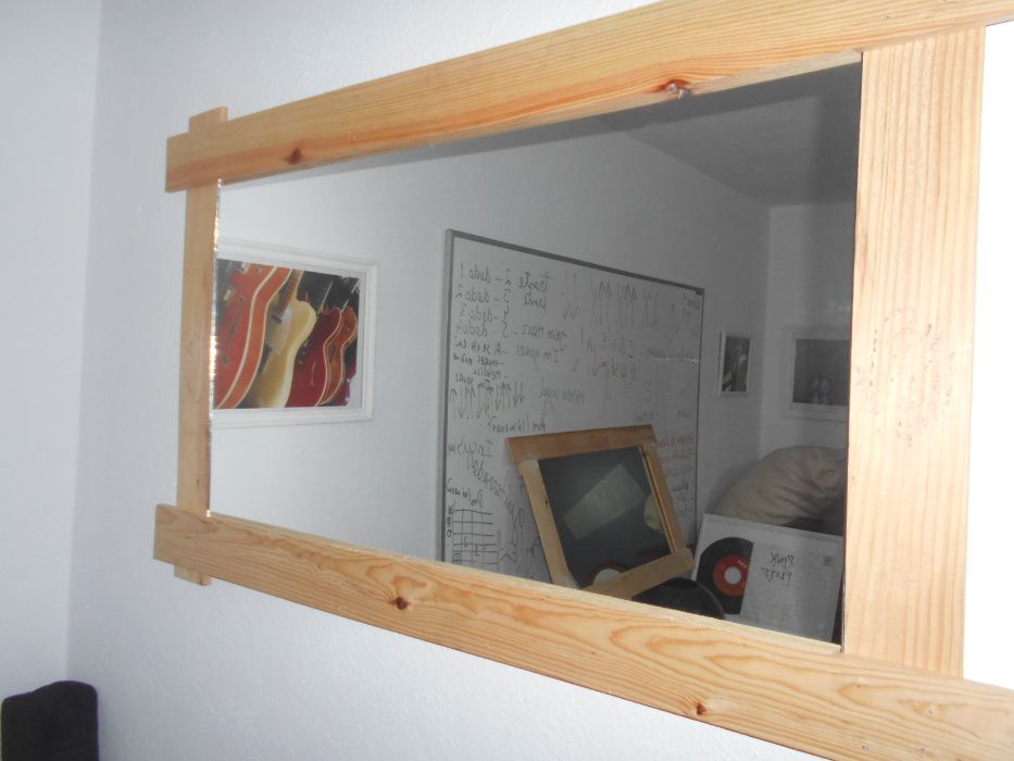 espelhos com ripado de madeira