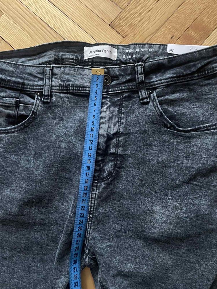 Джинси Bershka розмір 32