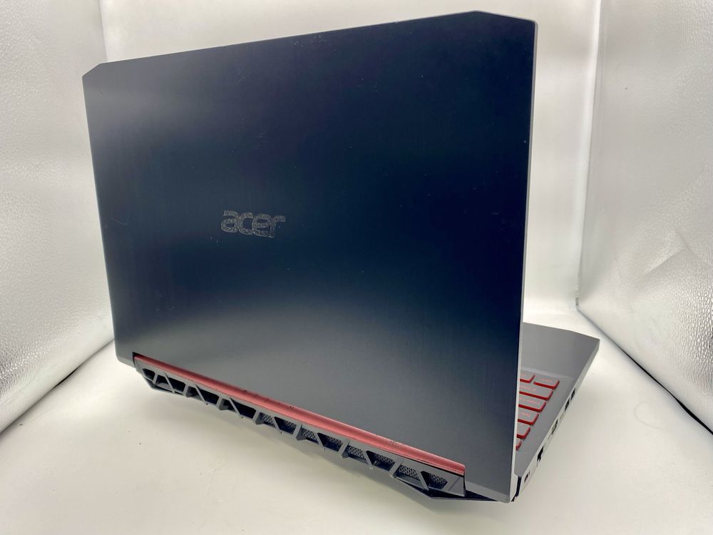 Acer Nitro 5 15,6"IPS FHD RX560X 4GB Ryzen5 3550H/16GB/256GbM2/12%