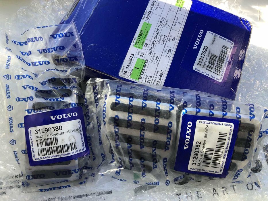 Нові спортивні R Design накладки на педалі Volvo S60 V60 S80 XC60