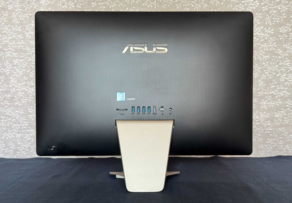 Моноблок Asus Vivo AiO V221 21,5" Full HD 4 GB 120 GB золотий чорний