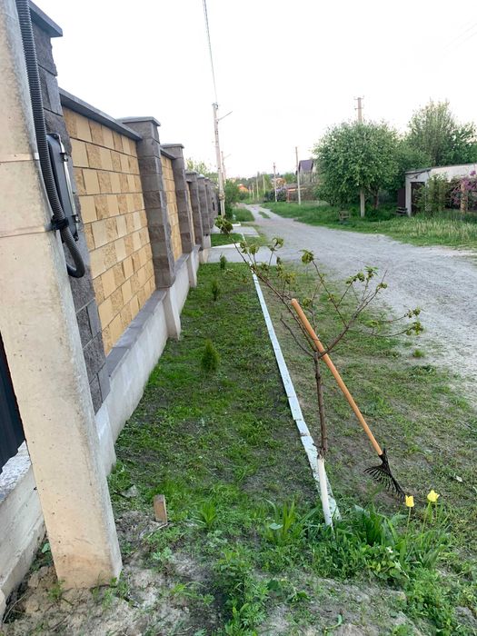 Озеленення і благоустрій территорії.