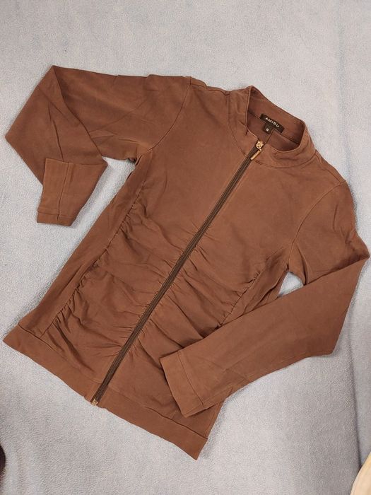 Brązowa bluza z długim rękawem