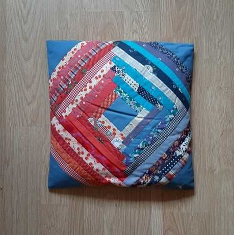 Almofada em patchwork artesanal