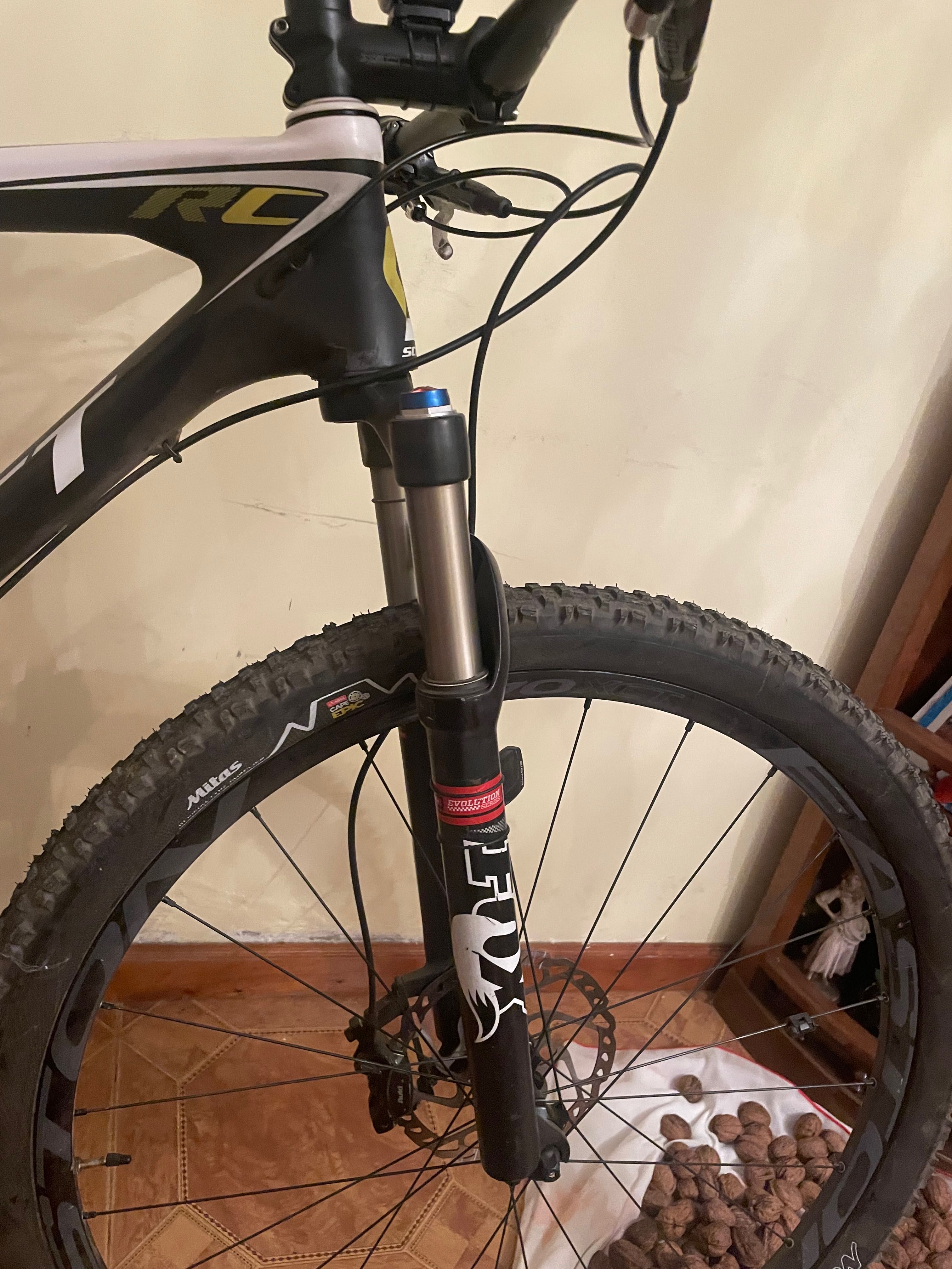 Bicicleta Scott Rc em carbono com suspensão fox e com conta km