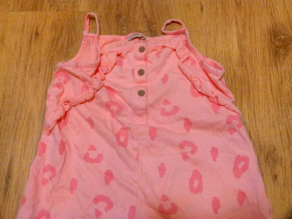 rozm 104 F&F kombinezon lato szeroki brzoskwiniowy panterka dł 3/4