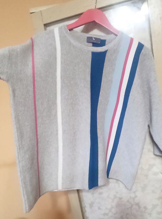 Sweterek oversize w pionowe pasy