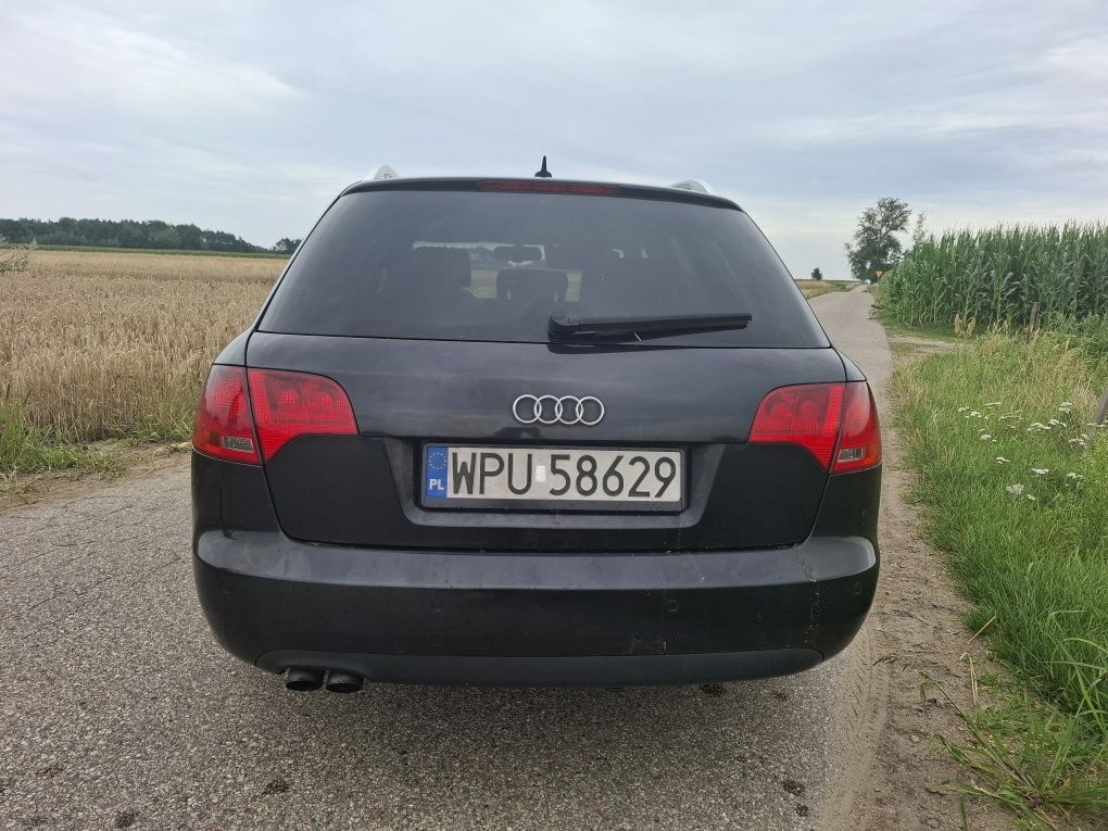 Samochód audi a4b7
