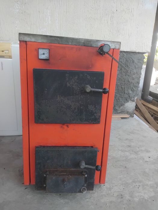 Продаю твердотопливный котел