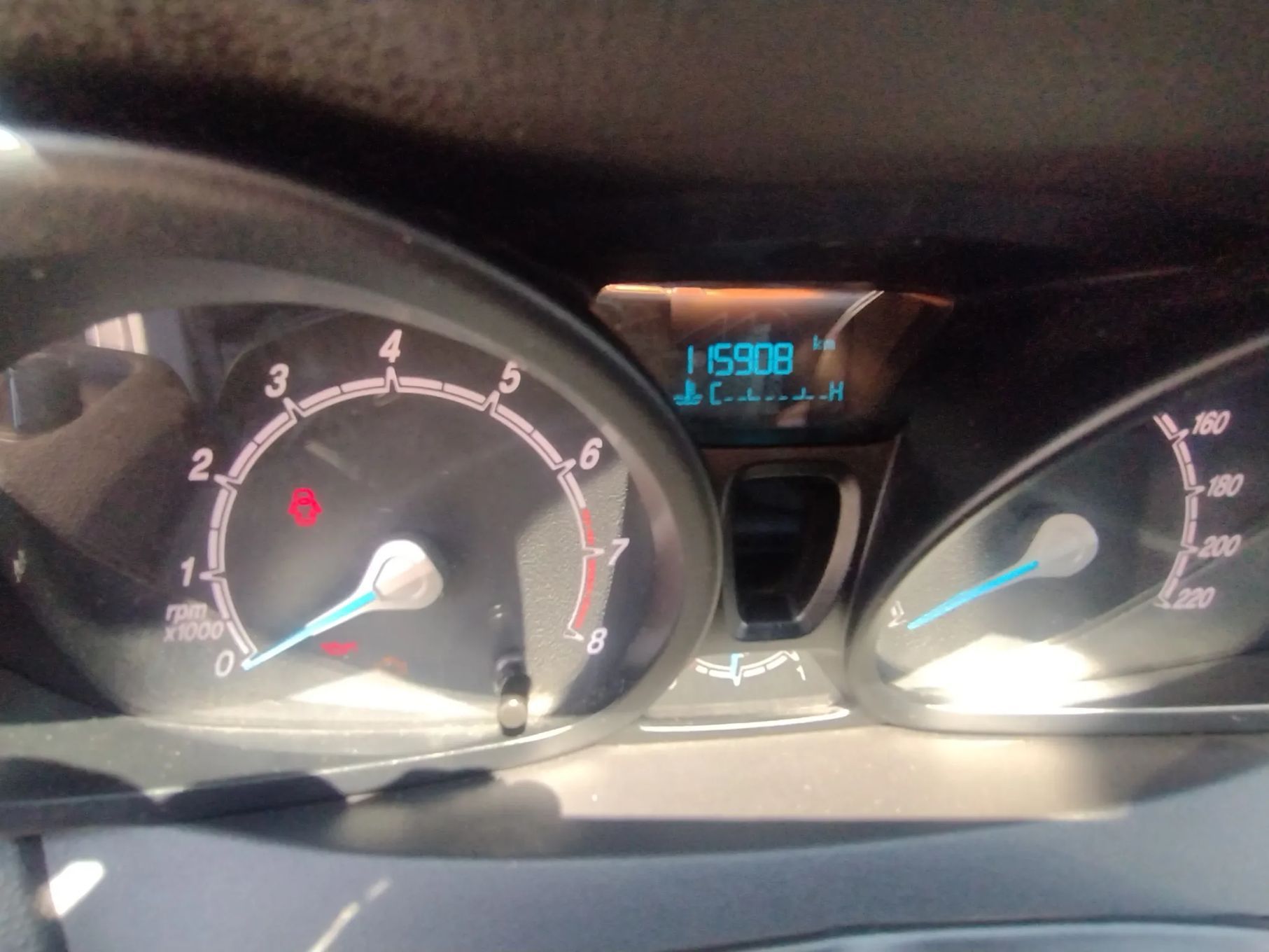 Ford Fiesta Polski salon, komplet kół zimowych, klimatyzacja, podlokietnik