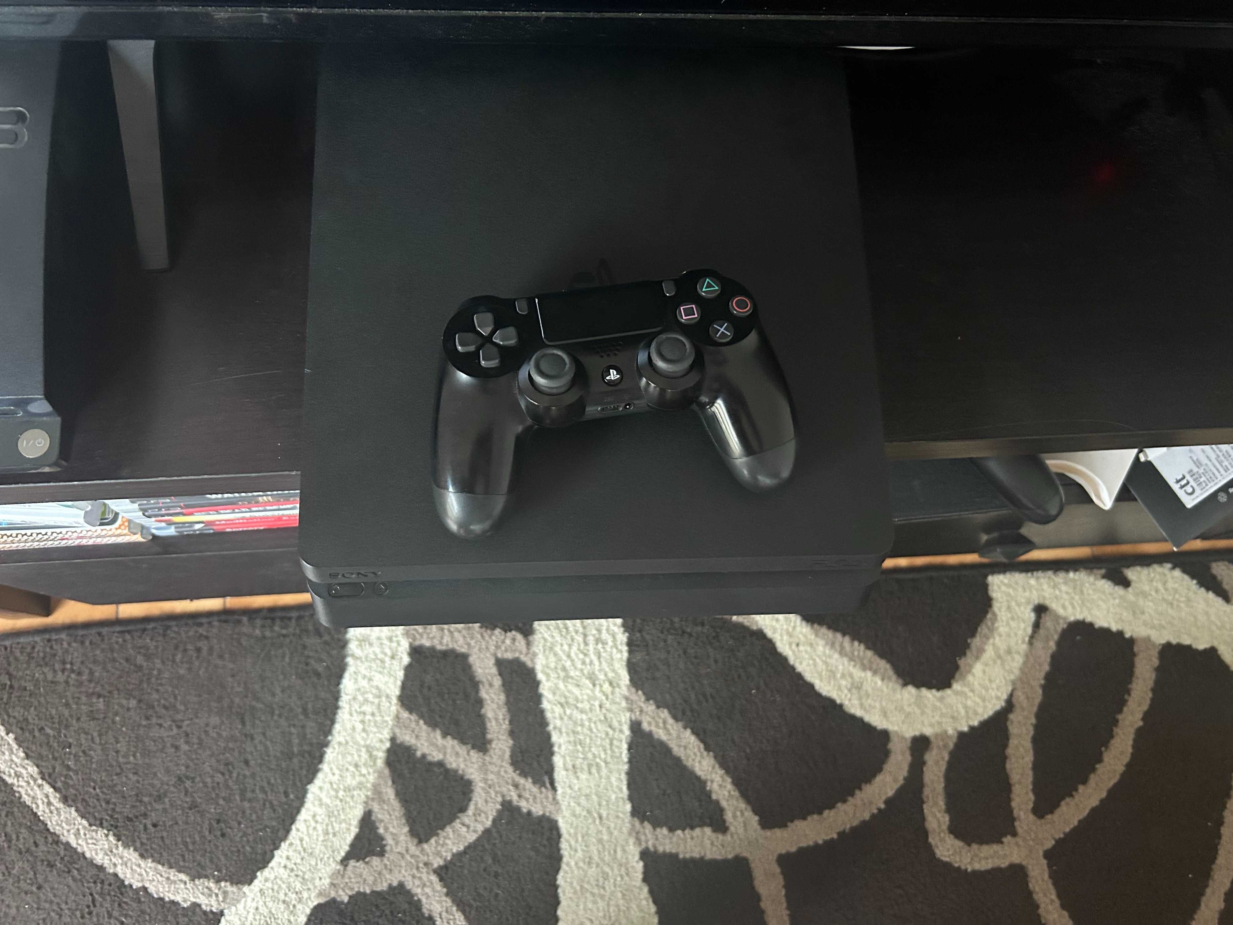 PS4 1TB vendo ou troco