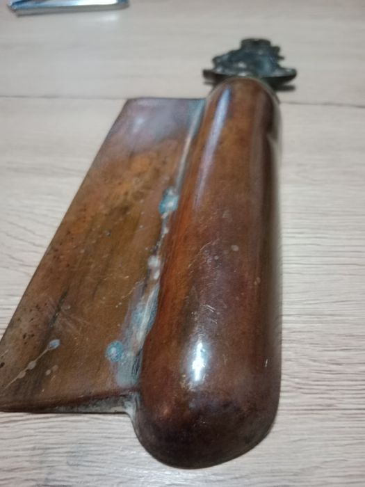 Tacka na okruchy mosiądz