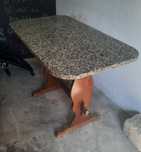 Mesa com Tampo em Pedra