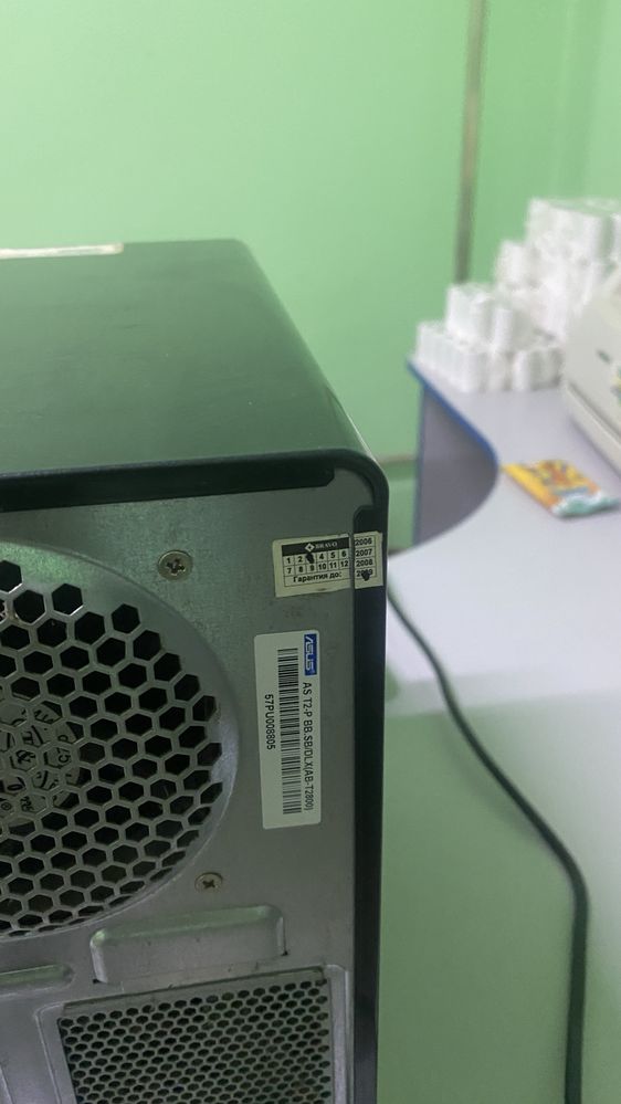 Монитор Samsung SyncMaster 710n, системный блок Celeron 213 ГГц