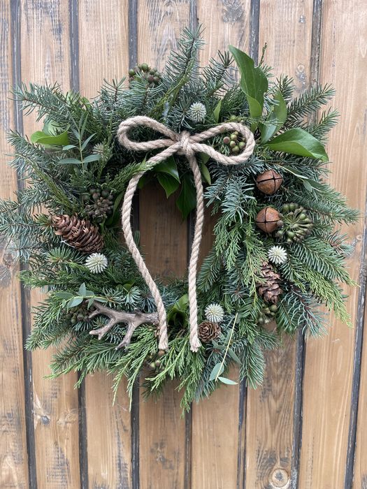 Wianek na drzei świąteczny