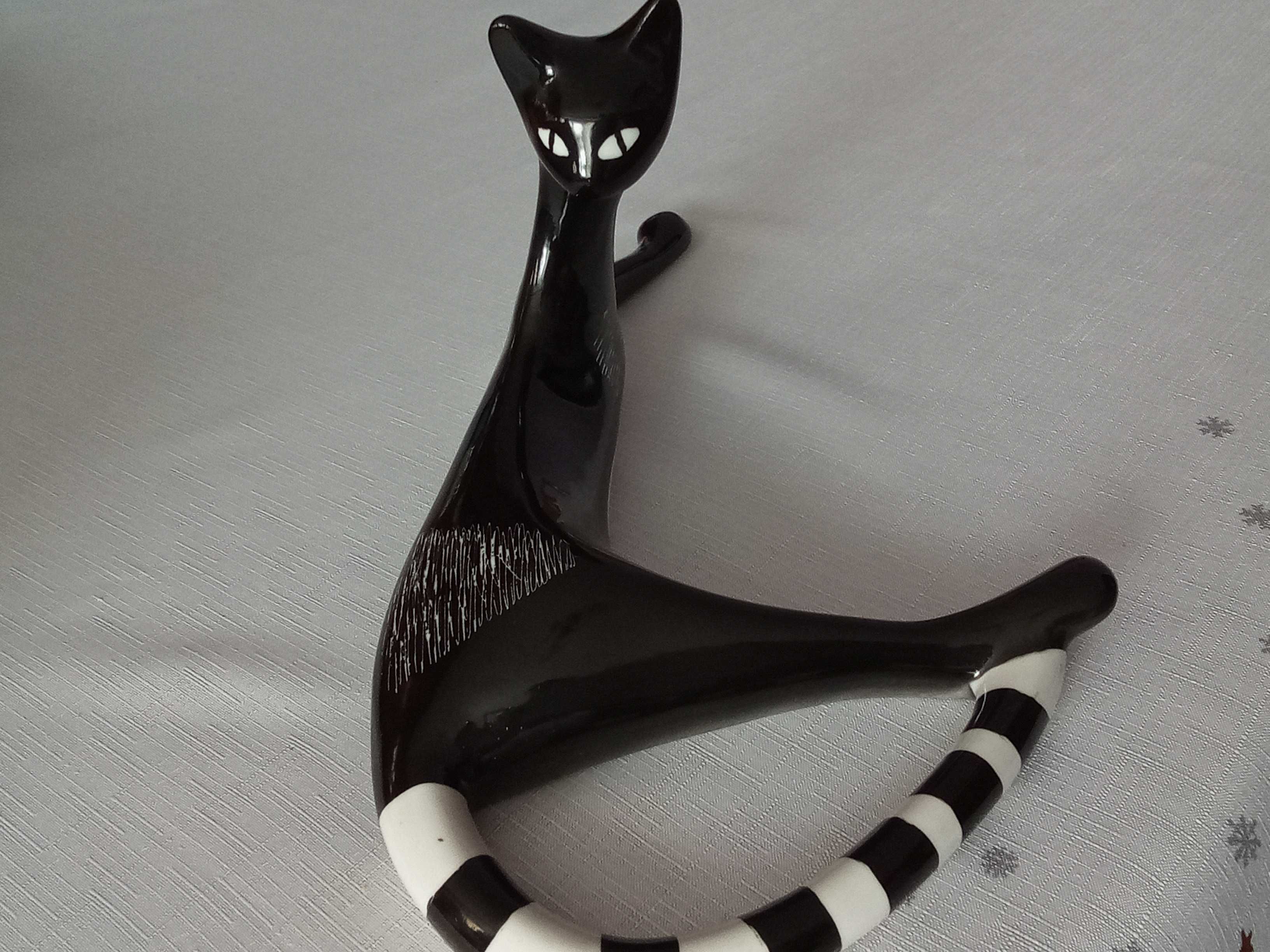 Figurka ,,Leżąca kotka '' oryginalna z Ćmielowa lata 60