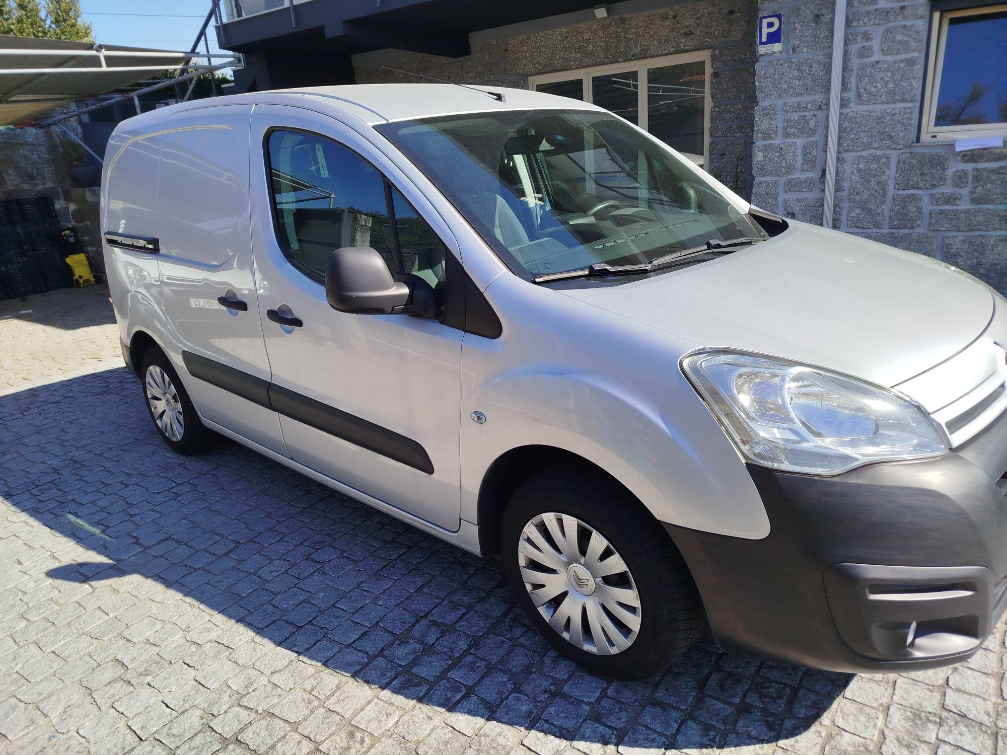 Berlingo 1.6 HDi Automática com iva