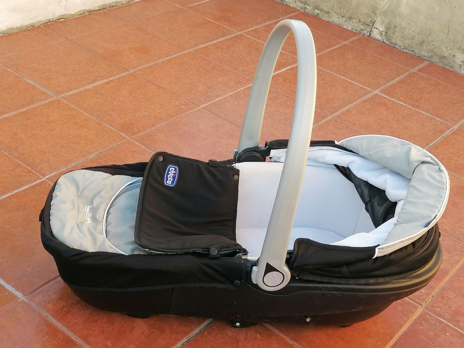 Vendo CAMA de BEBÉ /ALCOFA da CHICCO como nova. Possibilidade entrega