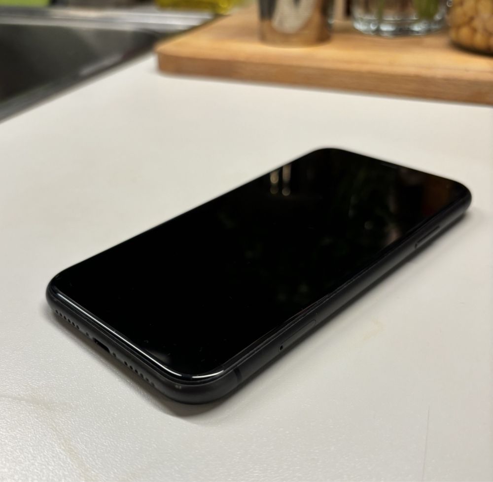 iPhone 11, 64GB black