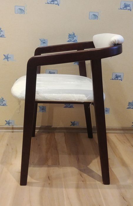 Авторские стулья.