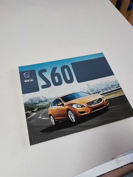 Folheto promocional do lançamento do Volvo S60.