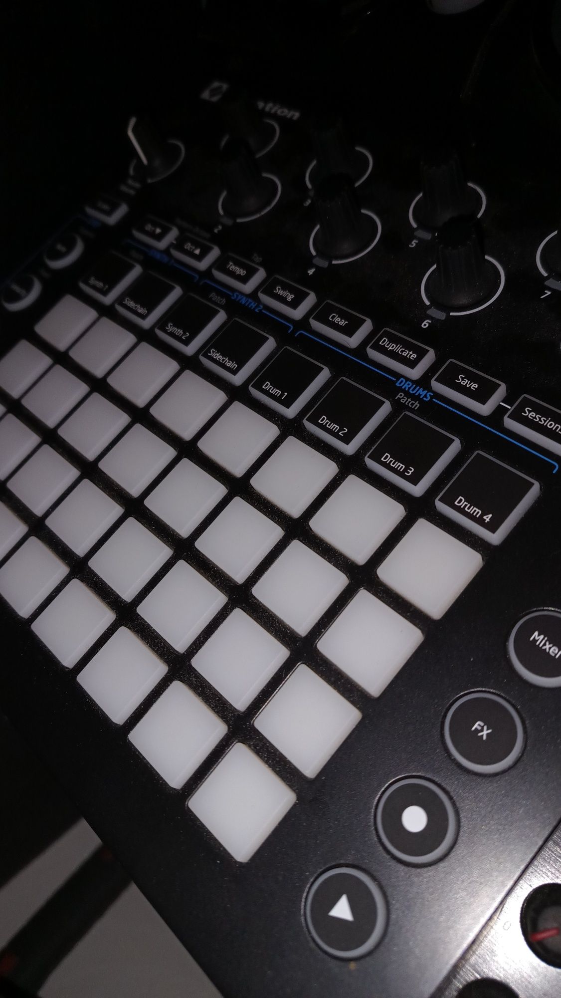 Novation Circuit - groovebox, synth, повний комплект